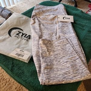 Zyia Light & Tight Hi-Rise Capri 20"